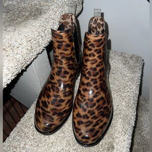 A New Day by Target Women's Sz 8 Cheetah Waterproof Chelsea Pull On Rain Boots